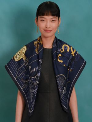【希少】HERMES エルメス シルクブレスレット ネイビー ユニセックス Tous en Selle embroidered scarf 90 - Blue | Hermès USA